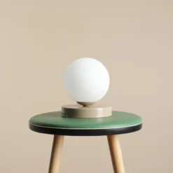 Aldex Ball bordlampe, beige, Ø17 cm