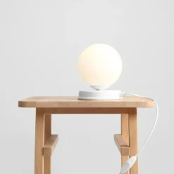 Aldex Ball bordlampe, hvid, Ø17 cm