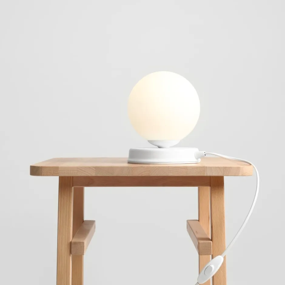Aldex Ball bordlampe, hvid, Ø17 cm