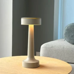 Antidark Buddy genopladelig bordlampe, grå