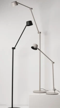 Antidark Direction F2 gulvlampe, grå