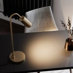 By Rydens Curve bordlampe, guld