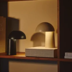Dftp Faye genopladelig bordlampe, beige