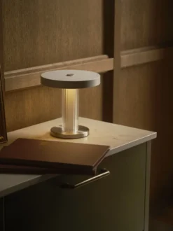 Dftp Trezzi genopladelig bordlampe