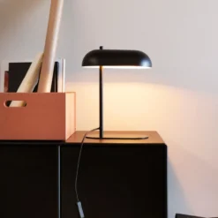 Dyberg Larsen Arch bordlampe, sort