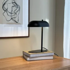 Dyberg Larsen Arch bordlampe, sort