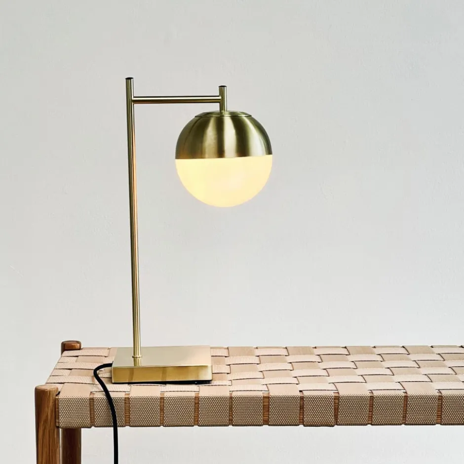 Dyberg Larsen Caen bordlampe