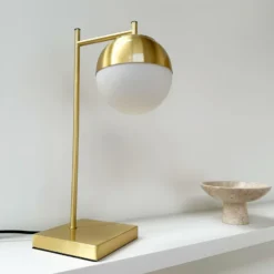 Dyberg Larsen Caen bordlampe