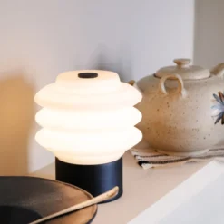 Dyberg Larsen Diva genopladelig bordlampe, sort