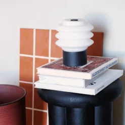 Dyberg Larsen Diva genopladelig bordlampe, sort