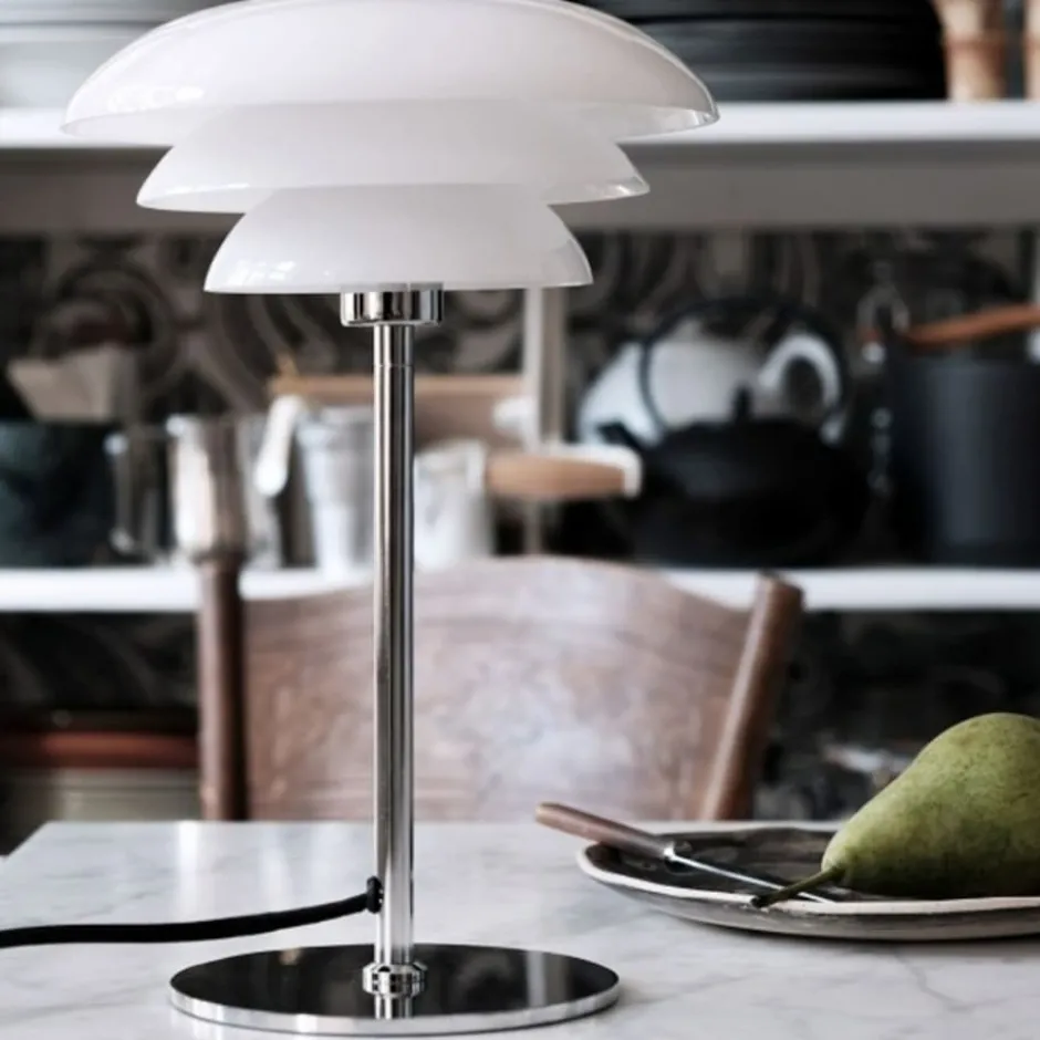 Dyberg Larsen DL20 bordlampe, krom/opal