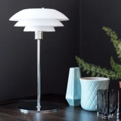Dyberg Larsen DL31 bordlampe, opal