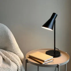 Dyberg Larsen DL12 bordlampe, sort