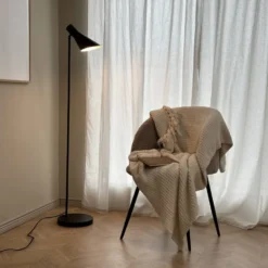 Dyberg Larsen DL12 gulvlampe, sort