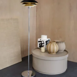 Dyberg Larsen DL31 gulvlampe, sort