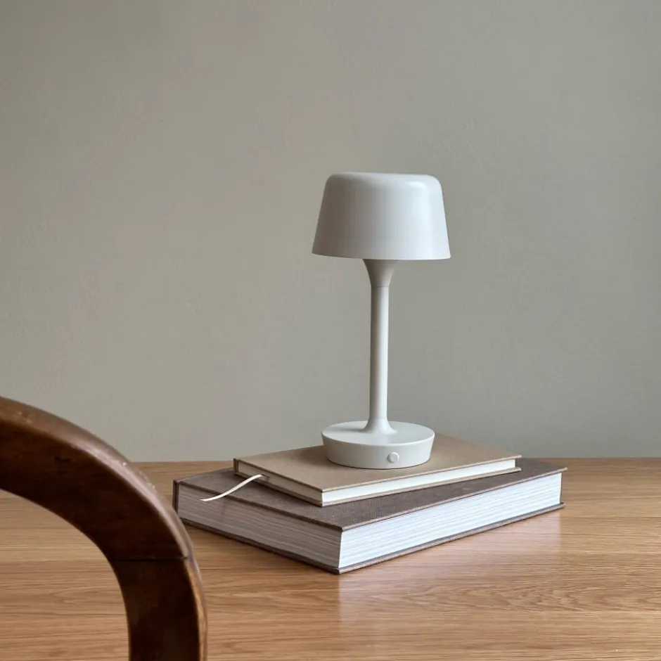 Dyberg Larsen Flow genopladelig bordlampe, beige