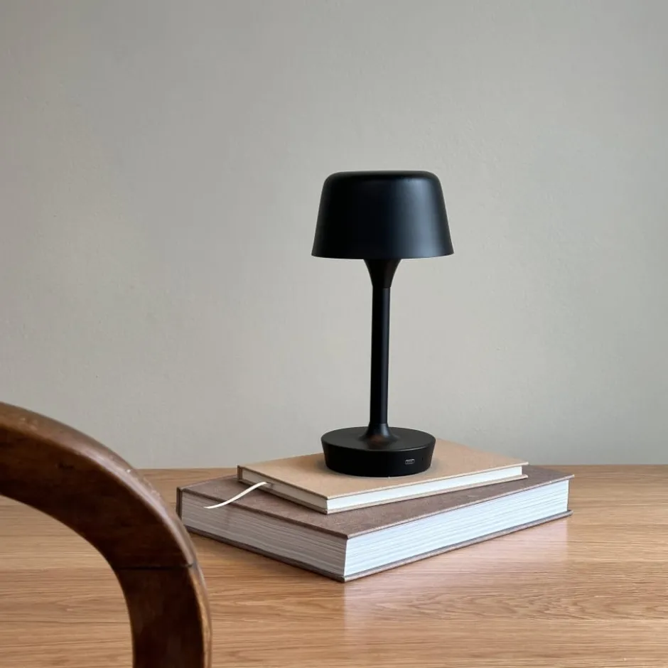 Dyberg Larsen Flow genopladelig bordlampe, sort