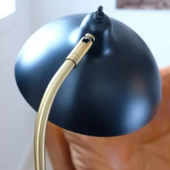 Dyberg Larsen Futura bordlampe