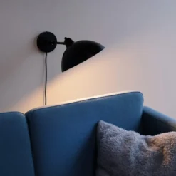 Dyberg Larsen Futura væglampe, sort