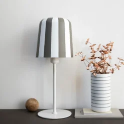 Dyberg Larsen Gry bordlampe, grå