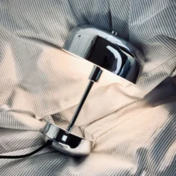 Dyberg Larsen Haipot bordlampe, krom