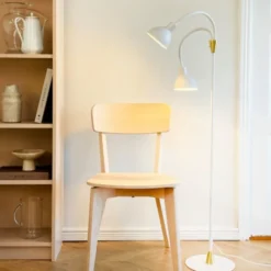 Dyberg Larsen Lilje gulvlampe, hvid
