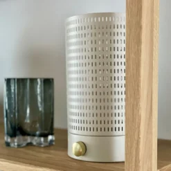 Dyberg Larsen Mesh genopladelig bordlampe, hvid
