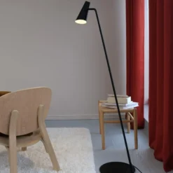 Dyberg Larsen Noa gulvlampe