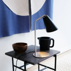 Dyberg Larsen Oswald bordlampe