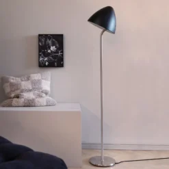 Dyberg Larsen Oulu gulvlampe, børstet stål