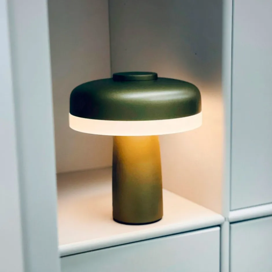Dyberg Larsen Porter genopladelig bordlampe, grøn