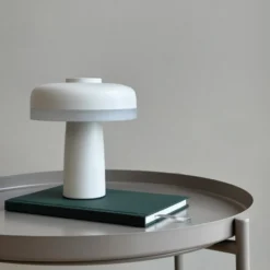 Dyberg Larsen Porter genopladelig bordlampe, hvid
