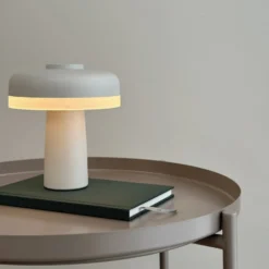 Dyberg Larsen Porter genopladelig bordlampe, hvid