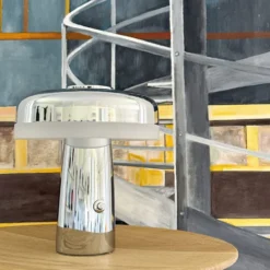 Dyberg Larsen Porter genopladelig bordlampe, krom