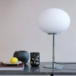 Dyberg Larsen Queen bordlampe, krom