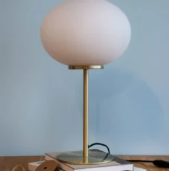 Dyberg Larsen Queen bordlampe, messing