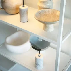 Dyberg Larsen Starlight genopladelig bordlampe, hvid marmor