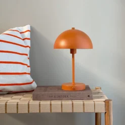 Dyberg Larsen Stockholm genopladelig bordlampe, orange