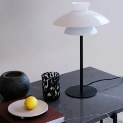 Dyberg Larsen Valby bordlampe