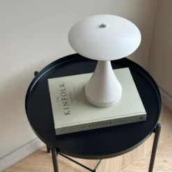 Dyberg Larsen Vienna genopladelig bordlampe, hvid