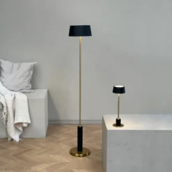 Dyberg Larsen Yoyo genopladelig gulvlampe
