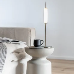 Ekta Living Dunhammer bordlampe, lys messing