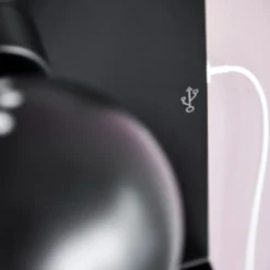 Frandsen Ball væglampe med USB, sort