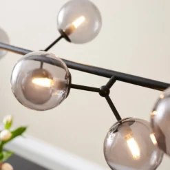 Halo Design Atom mini langbordspendel, røgfarvet