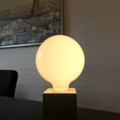 Halo Design Colors E27 globepære, 2700K, 6,5W, Ø12,5 cm