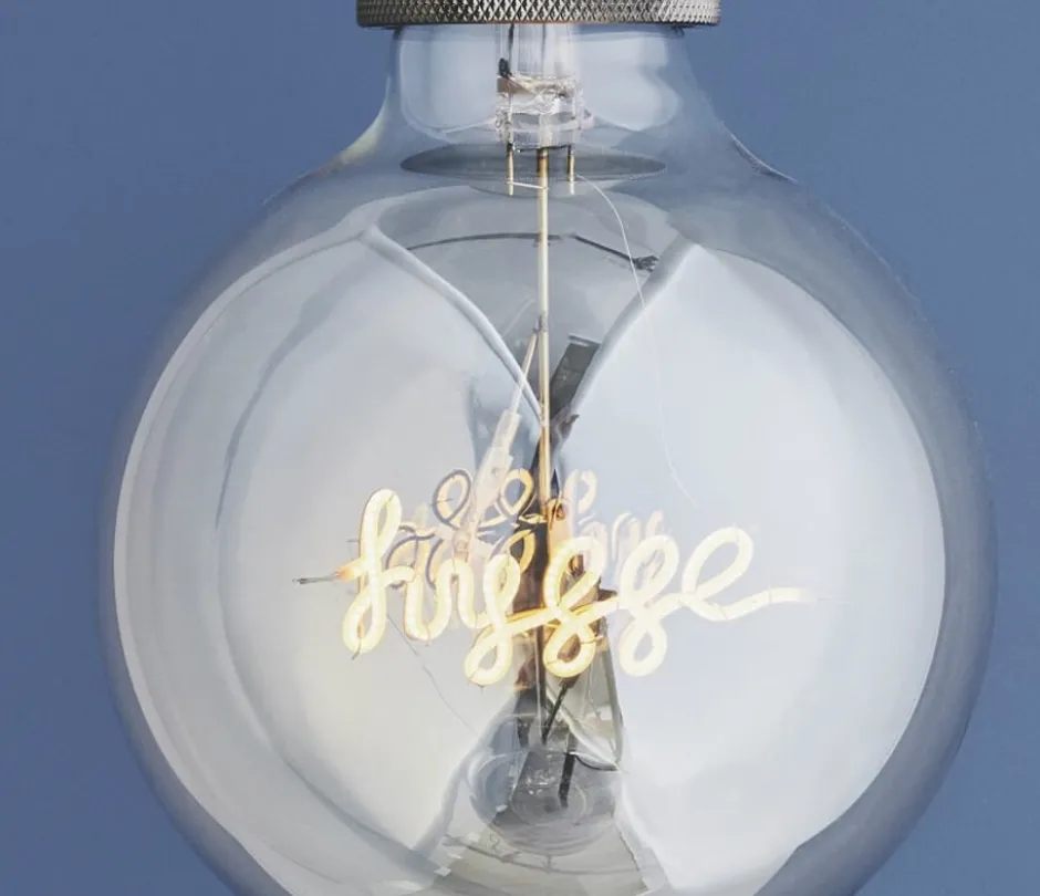 Halo Design Colors Hygge E27 globepære, 3-trins dæmp, 4W