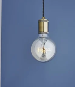 Halo Design Colors Hygge E27 globepære, 3-trins dæmp, 4W