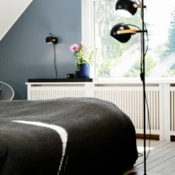Halo Design D.C gulvlampe med 2 skærme, sort