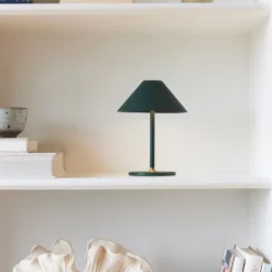 Halo Design Hygge genopladelig bordlampe, H20 cm, mørkegrøn