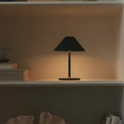 Halo Design Hygge genopladelig bordlampe, H20 cm, sort
